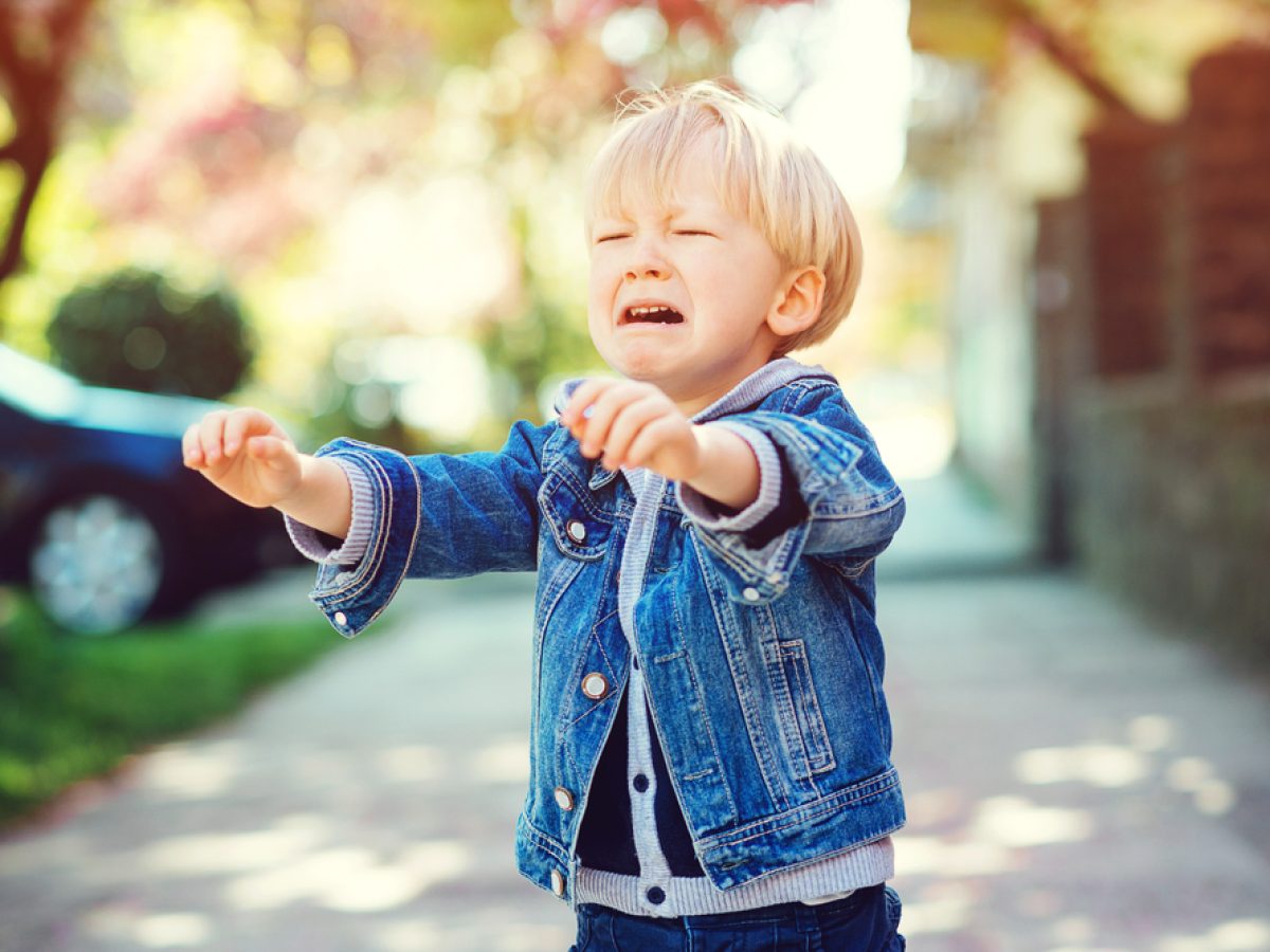 Τι κάνουμε όταν το παιδί ξεσπάει ενώ είμαστε έξω;