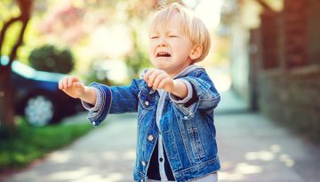 Τι κάνουμε όταν το παιδί ξεσπάει ενώ είμαστε έξω;