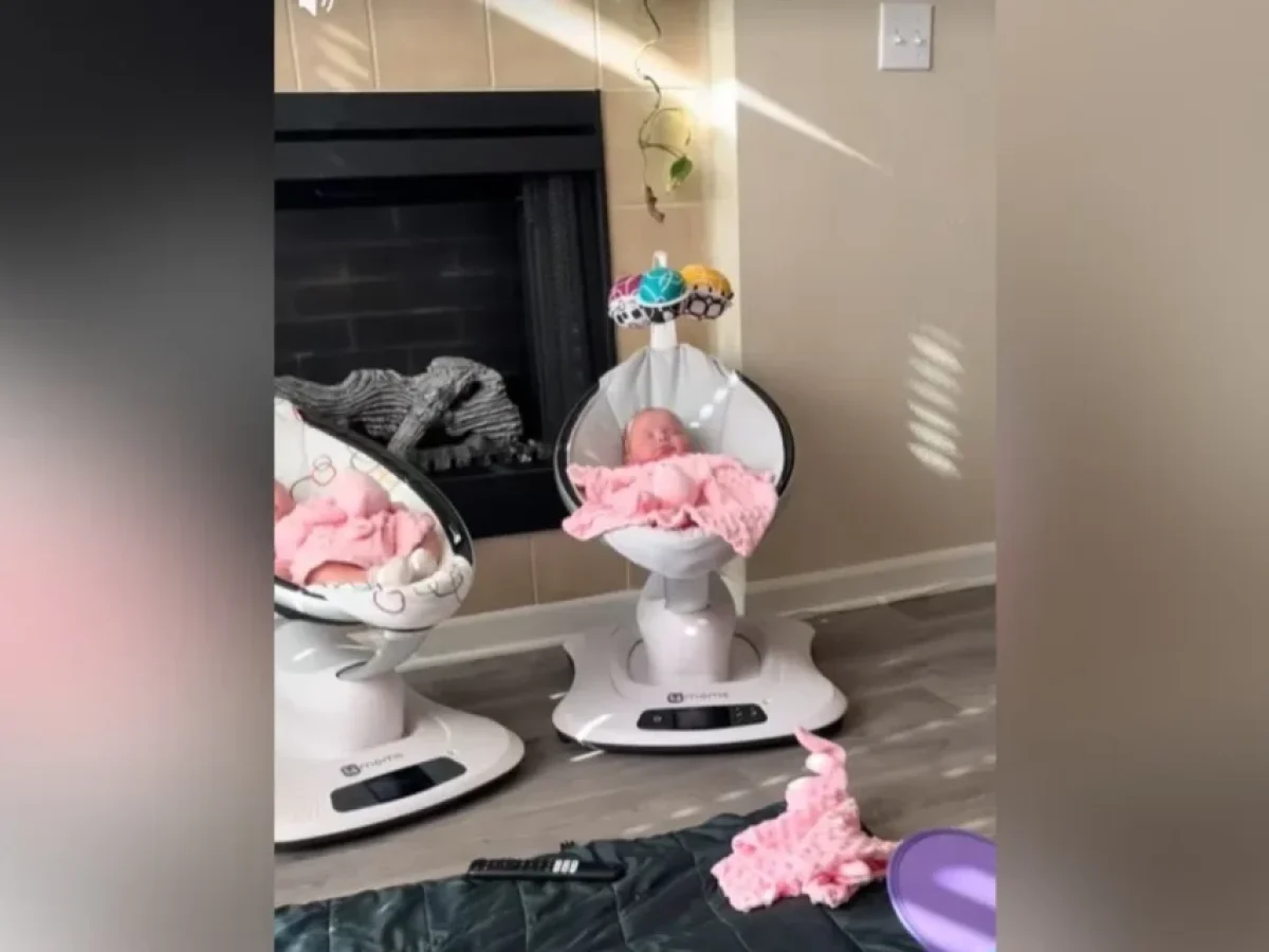 Τρίδυμα εν ώρα ύπνου: Η ξεκαρδιστική λεπτομέρεια στο ένα μωρό που τρέλανε το διαδίκτυο