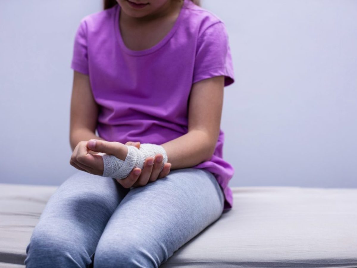 Αθλητικοί τραυματισμοί: Πώς να στηρίξετε το παιδί σας όταν τα όνειρά του μπαίνουν στον «πάγο»