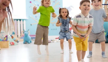 4 δημιουργικές δραστηριότητες που συνδυάζουν παιχνίδι, κίνηση και μάθηση