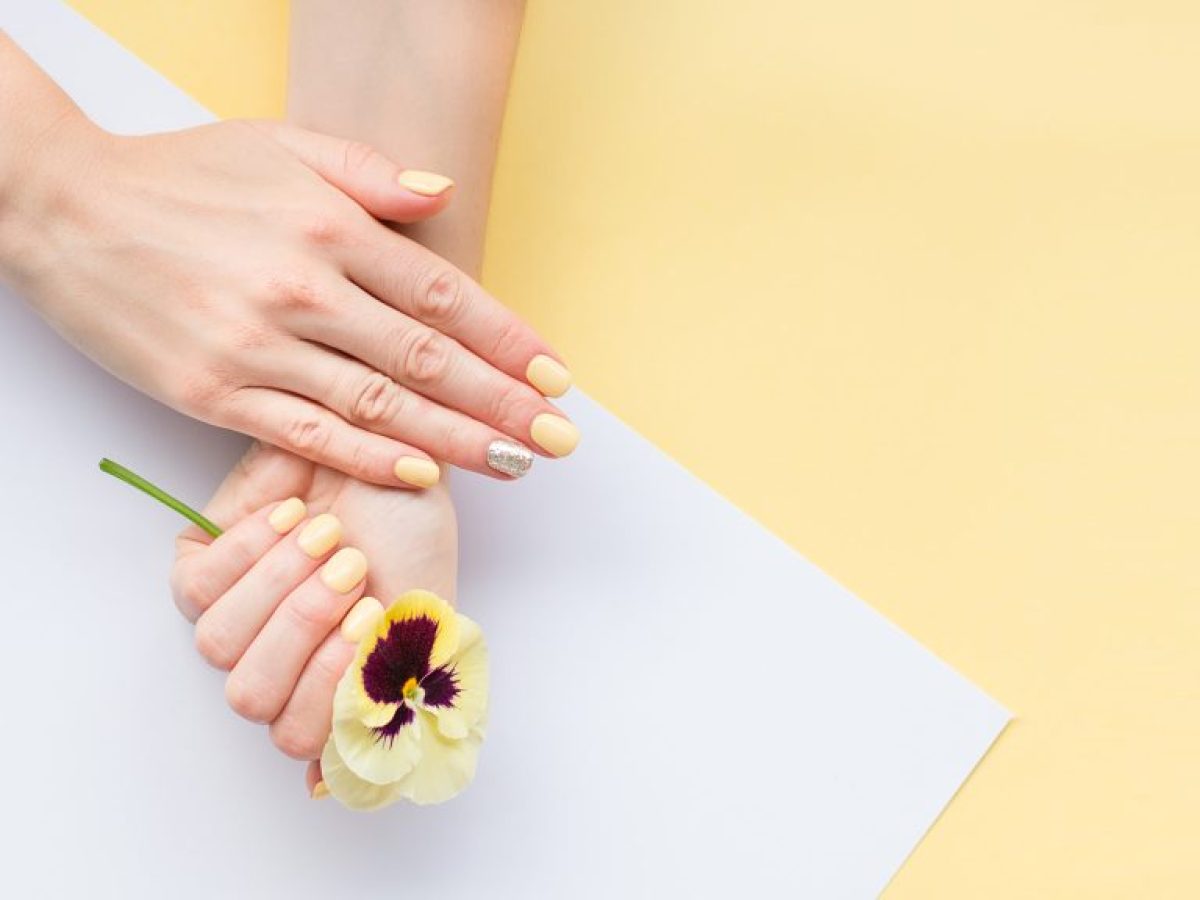 5 nail colors που «φωνάζουν» άνοιξη