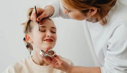 Cosmeticorexia-i-epikindini-emmoni-ton