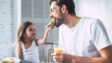 Γιατί ο μπαμπάς είναι ο μόνος άνδρας που μπορεί να επηρεάσει τη ζωή ενός κοριτσιού