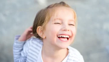 Ημέρα της Γυναίκας: Πώς μεγαλώνουμε τα κορίτσια του σήμερα σε γυναίκες με αυτοπεποίθηση