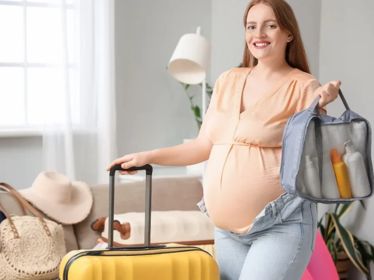Είσαι έγκυος και ετοιμάζεις απόδραση; Πώς θα ταξιδέψεις με ασφάλεια και άνεση
