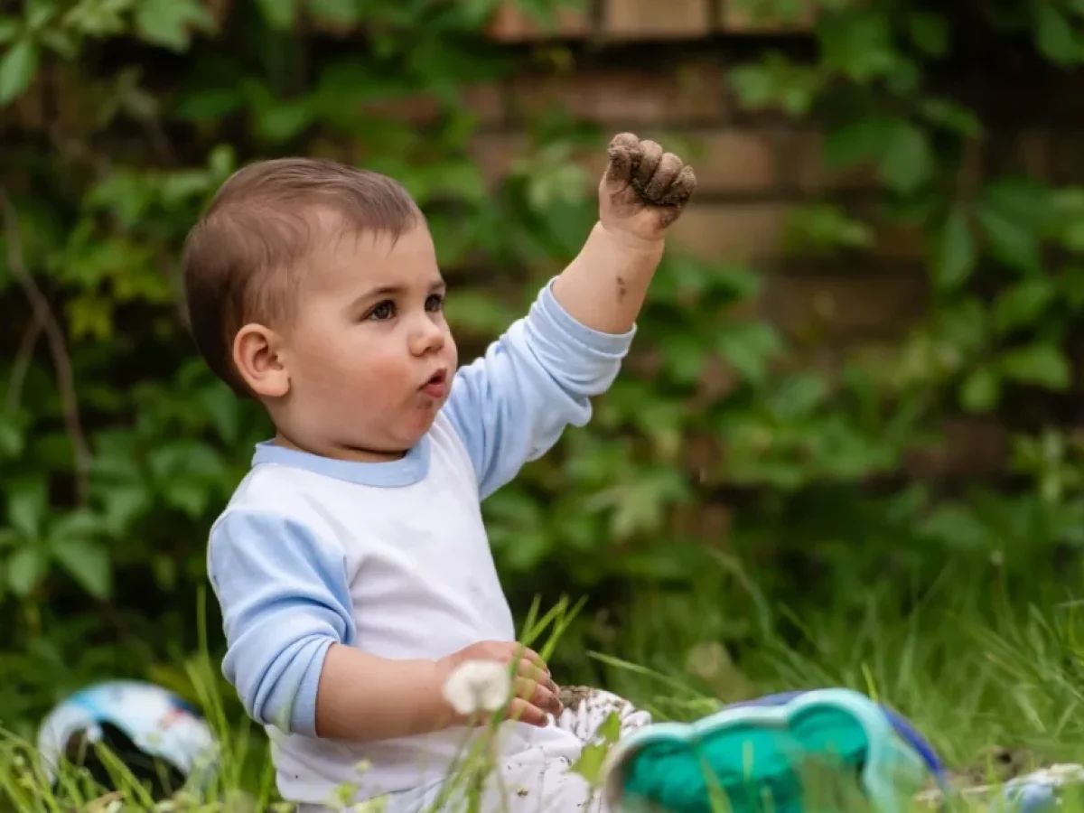 Να αφήνω το παιδί μου να έρχεται σε επαφή με μικρόβια;