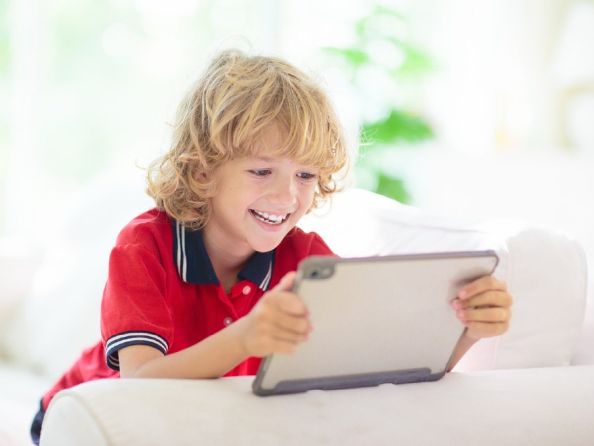 Οθόνες: Ποτέ δεν είναι αργά να θέσετε όρια στο παιδί