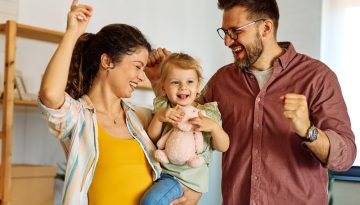 Ποια είναι τα βασικά στυλ γονεϊκότητας και πώς επηρεάζουν την ανάπτυξη των παιδιών;