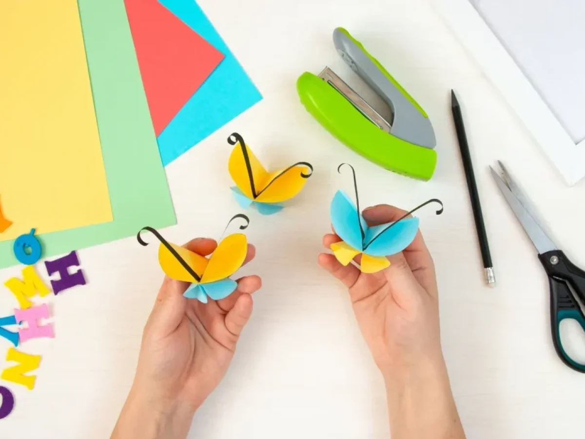 Στυλό με πεταλούδες: Μία πανέμορφη ανοιξιάτικη κατασκευή για να φτιάξετε με τα παιδιά