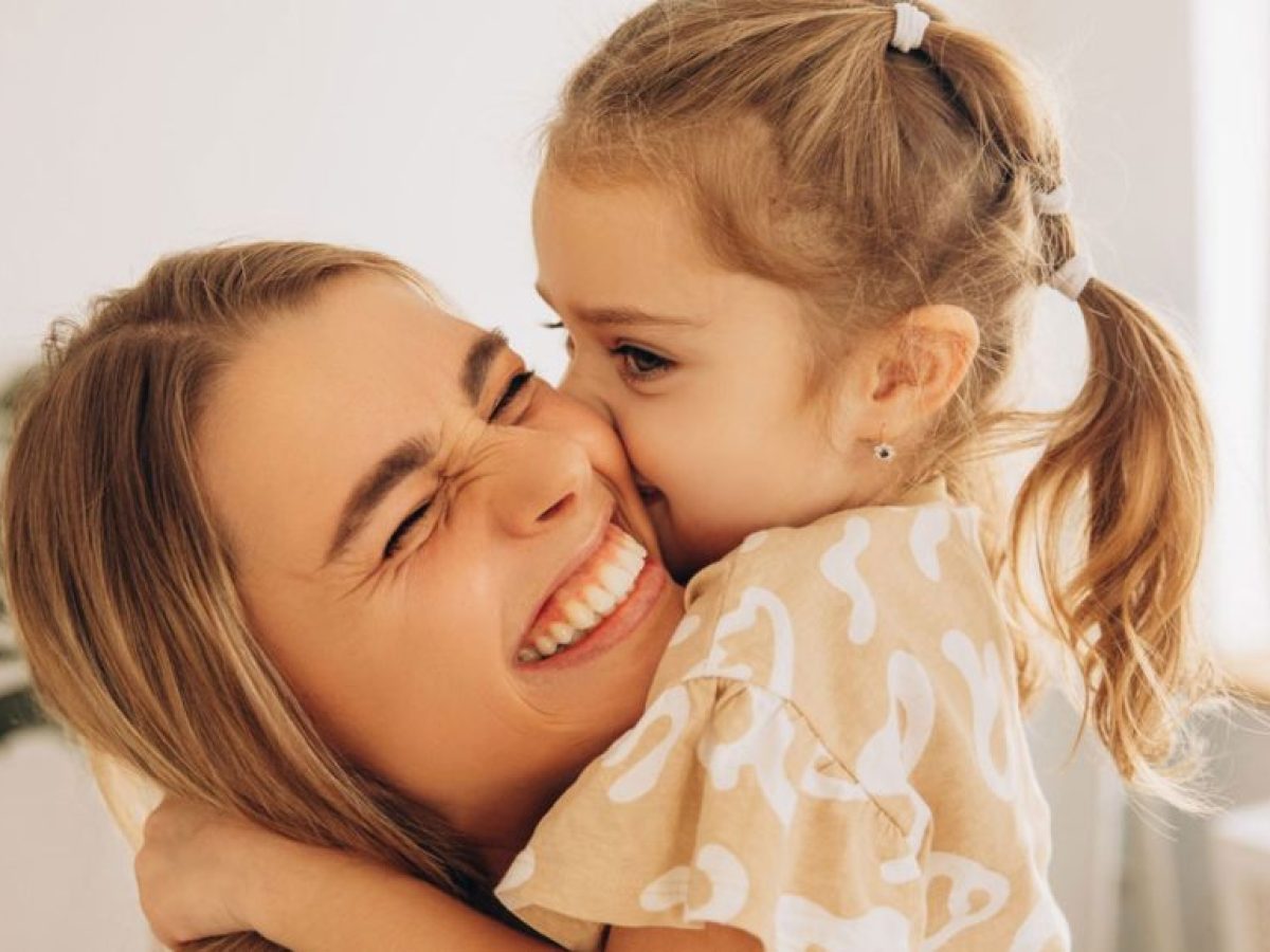 Τι κάνει ένα σπίτι ευτυχισμένο για τα παιδιά; Τα σημάδια που το αποκαλύπτουν