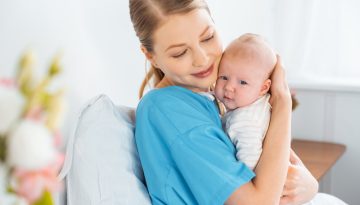 Τι πρέπει να γνωρίζουμε πριν επισκεφθούμε ένα νεογέννητο