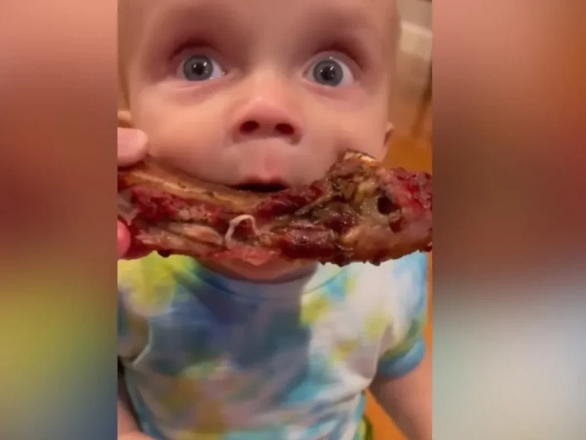 Ξεκαρδιστικό βίντεο: Πώς αντιδρούν τα μωρά στην πίτσα, τα παϊδάκια ή τα μακαρόνια;