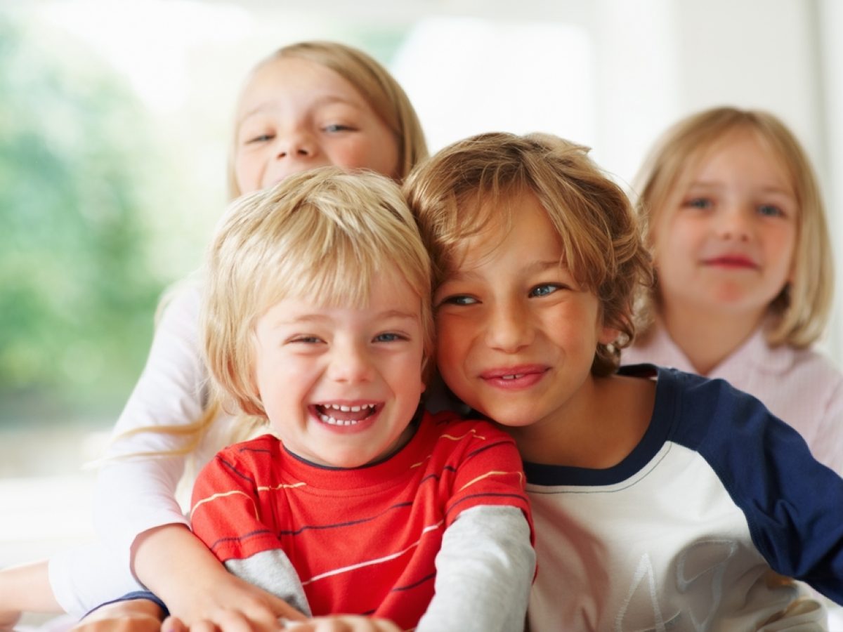 Αδέρφια: 5 συμβουλές για υγιείς και συναισθηματικά ισχυρές σχέσεις μεταξύ τους