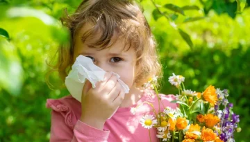 Ανοιξιάτικες αλλεργίες: Ποια είναι τα συμπτώματα  και πώς να προστατέψετε τα παιδιά σας