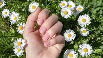 5 ανοιξιάτικα μανικιούρ που είναι έρωτας με την πρώτη ματιά