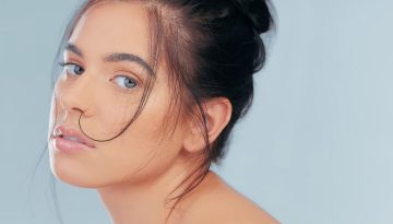 Messy bun: 4 τρικ για να το τελειοποιήσετε