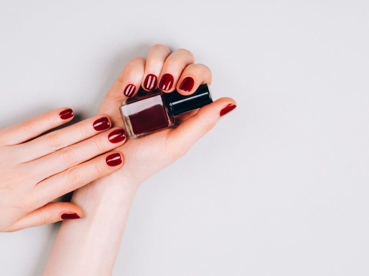 Pinotage: Το απροσδόκητο χρώμα νυχιών για την άνοιξη