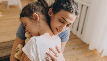 Soft parenting: Η καθοριστική διαφορά από το gentle parenting