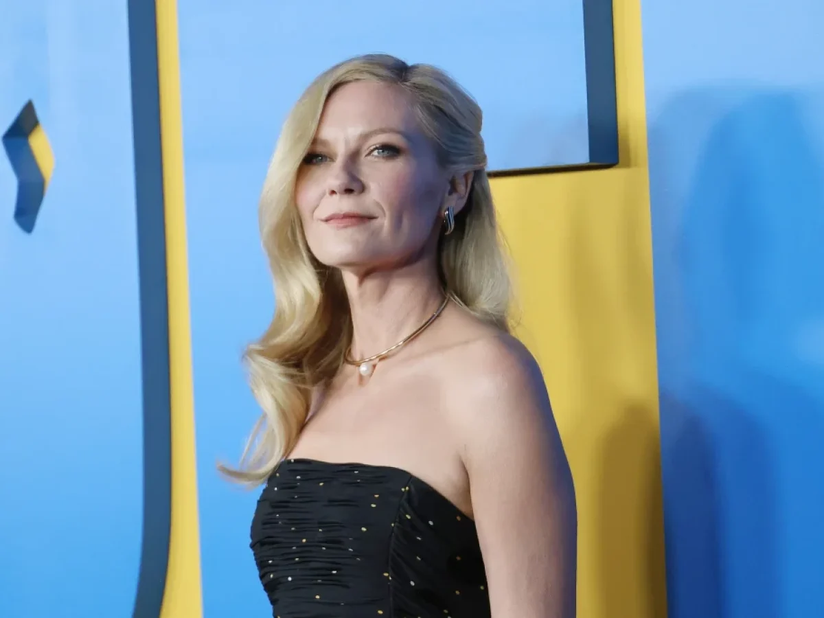 Χωρίστρα στο πλάι: 5 hair looks των stars που είναι έμπνευση