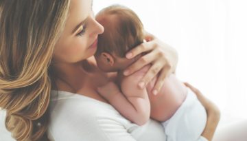 Δεν είναι απλή αφηρημάδα: Πώς αλλάζει ο εγκέφαλος της μαμάς