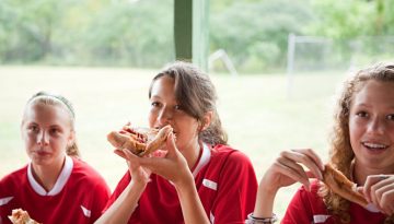 Διατροφή για μικρούς αθλητές: Οδηγός ισορροπημένης θρέψης για παιδιά που αθλούνται