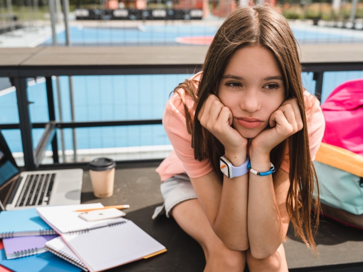 Ευτυχία των νέων: Γιατί μειώνεται διεθνώς;