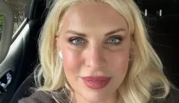 eleni-menegaki-i-anixiatikes-pozes