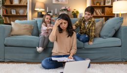 goneiki-exantlisi-sigchrono-provlima-ochi