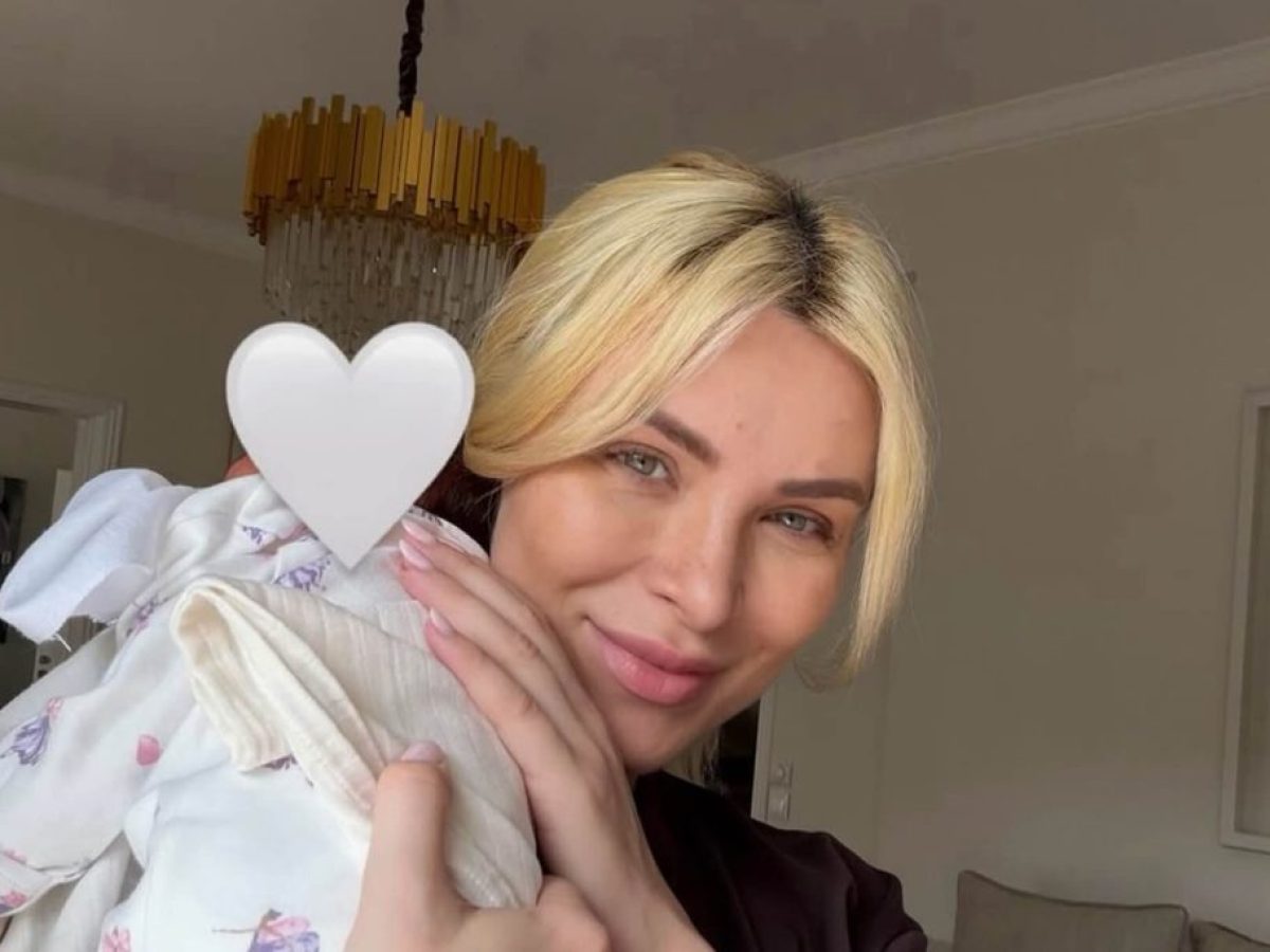 Κατερίνα Καινούργιου: Το συμβολικό δώρο για την κόρη της από τον αδερφό του Παναγιώτη Κουτσουμπή