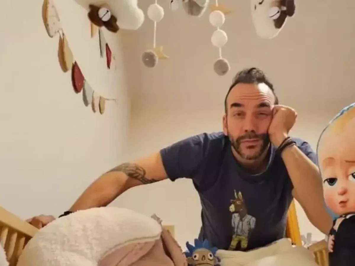 Πάνος Μουζουράκης: Το καλοκαίρι η βάφτιση του γιου του – Γιατί θα έχει τρεις νονούς