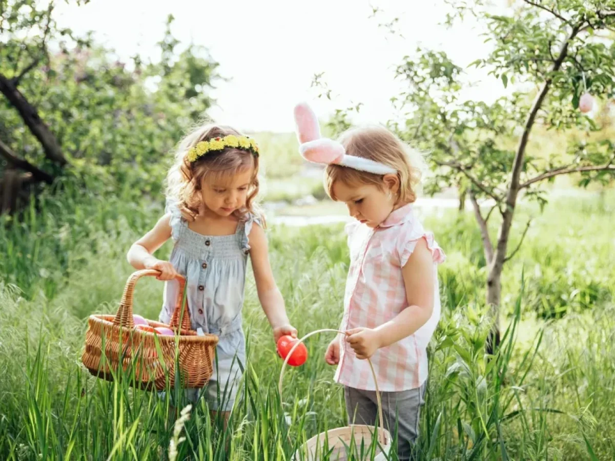 Πώς να μιλήσεις στα παιδιά για την Ανάσταση και το Πάσχα χωρίς να τα μπερδέψεις