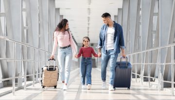 Ταξίδι με αεροπλάνο: Tips για να μην φοβάται το παιδί σας