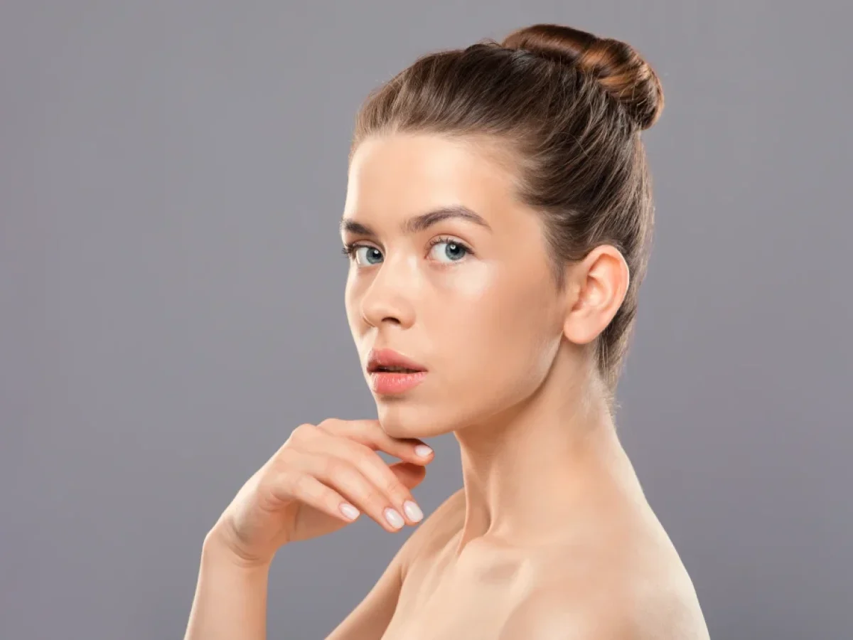 Το makeup trick για να καλύψετε ένα σπυράκι