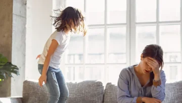 5 λόγοι που (κρυφο)χαίρεσαι όταν το παιδί δεν σε ακούει – Tips για να το διαχειριστείς ψύχραιμα