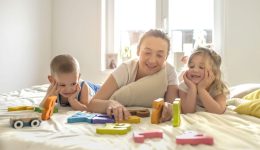 Babysitter-gia-astathes-orario-stin