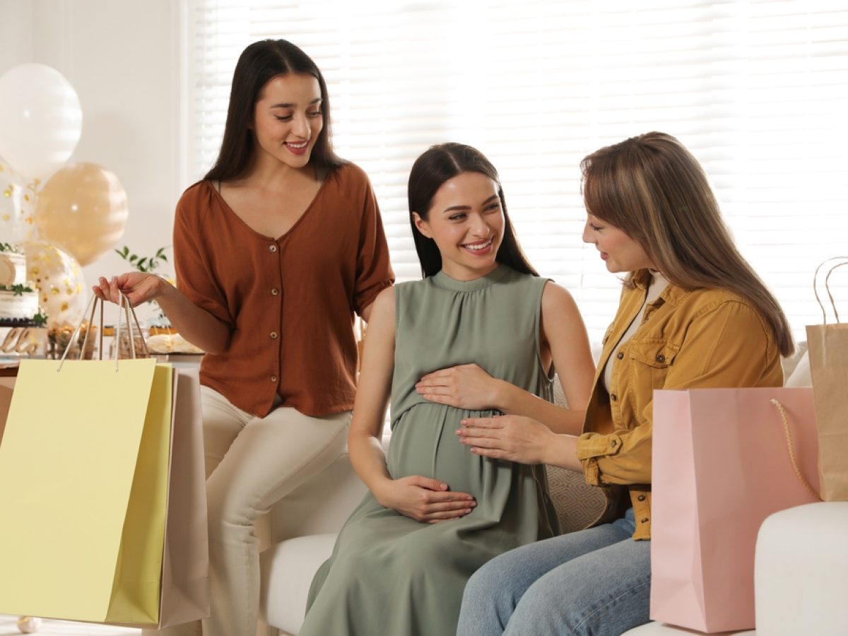 Hatchelorette: Η νέα τάση που αντικαθιστά το baby shower