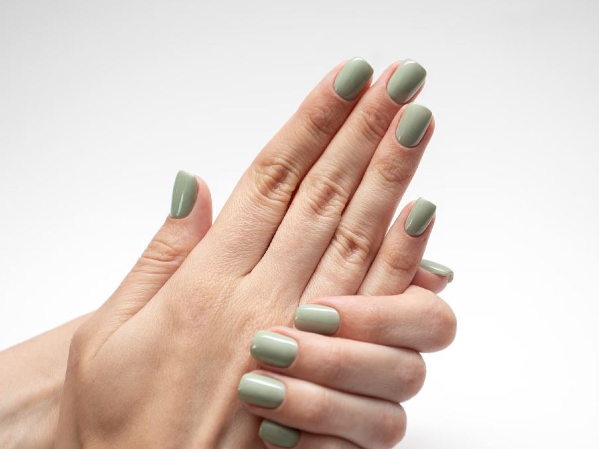 Matcha nails: Η τάση στα νύχια που είναι εμπνευσμένη από το δημοφιλές τσάι