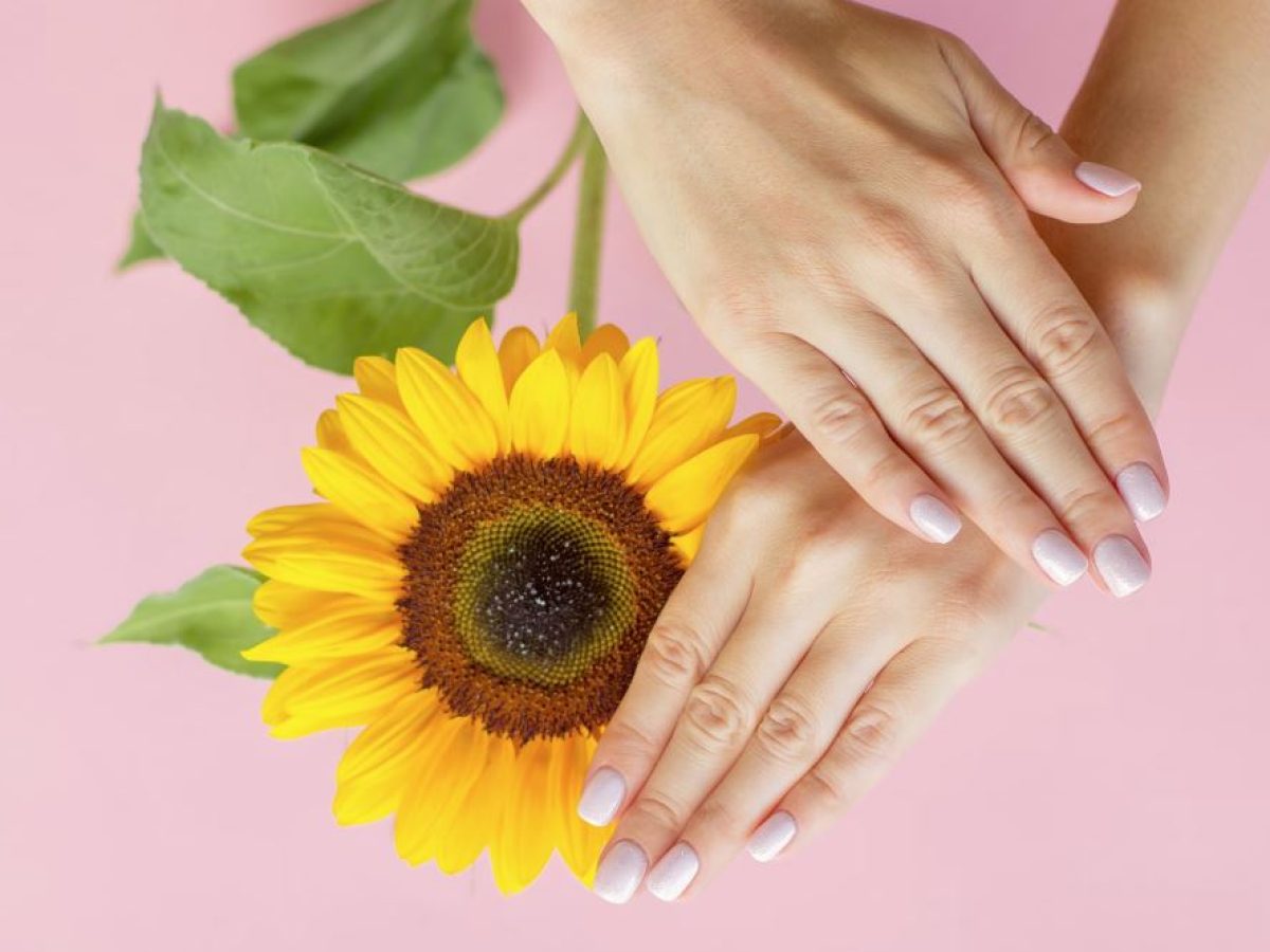 Sunflower nails: Το απόλυτο μανικιούρ της άνοιξης και του καλοκαιριού