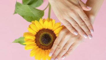 Sunflower nails: Το απόλυτο μανικιούρ της άνοιξης και του καλοκαιριού