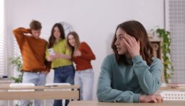 efiviki-agonia-teen-angst-simadia