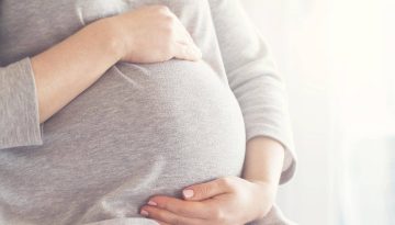 Οι Ελληνίδες κάνουν παιδιά αργότερα: Εκτίναξη γεννήσεων μετά τα 40