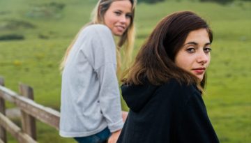 Μιλώντας στους εφήβους για την αυτοκτονία και τον αυτοτραυματισμό μπορεί να σώσει τη ζωή τους
