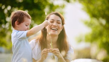 Μητρότητα: Η πιο καθοριστική, μεταμορφωτική σχέση της ζωής μας