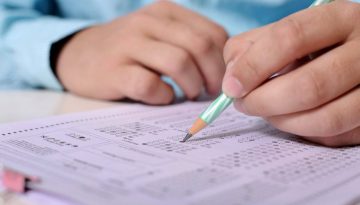 Πανελλαδικές: Η μοναξιά στη σύγχρονη εποχή το θέμα της Έκθεσης