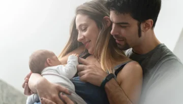 Πώς να στηρίξετε τις συντρόφους σας που θηλάζουν: 5 πολύτιμες συμβουλές από έναν μπαμπά