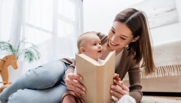 Τα παιδιά «διαβάζουν» τους γονείς: Η ανάγνωση ως εργαλείο συναισθηματικής ασφάλειας