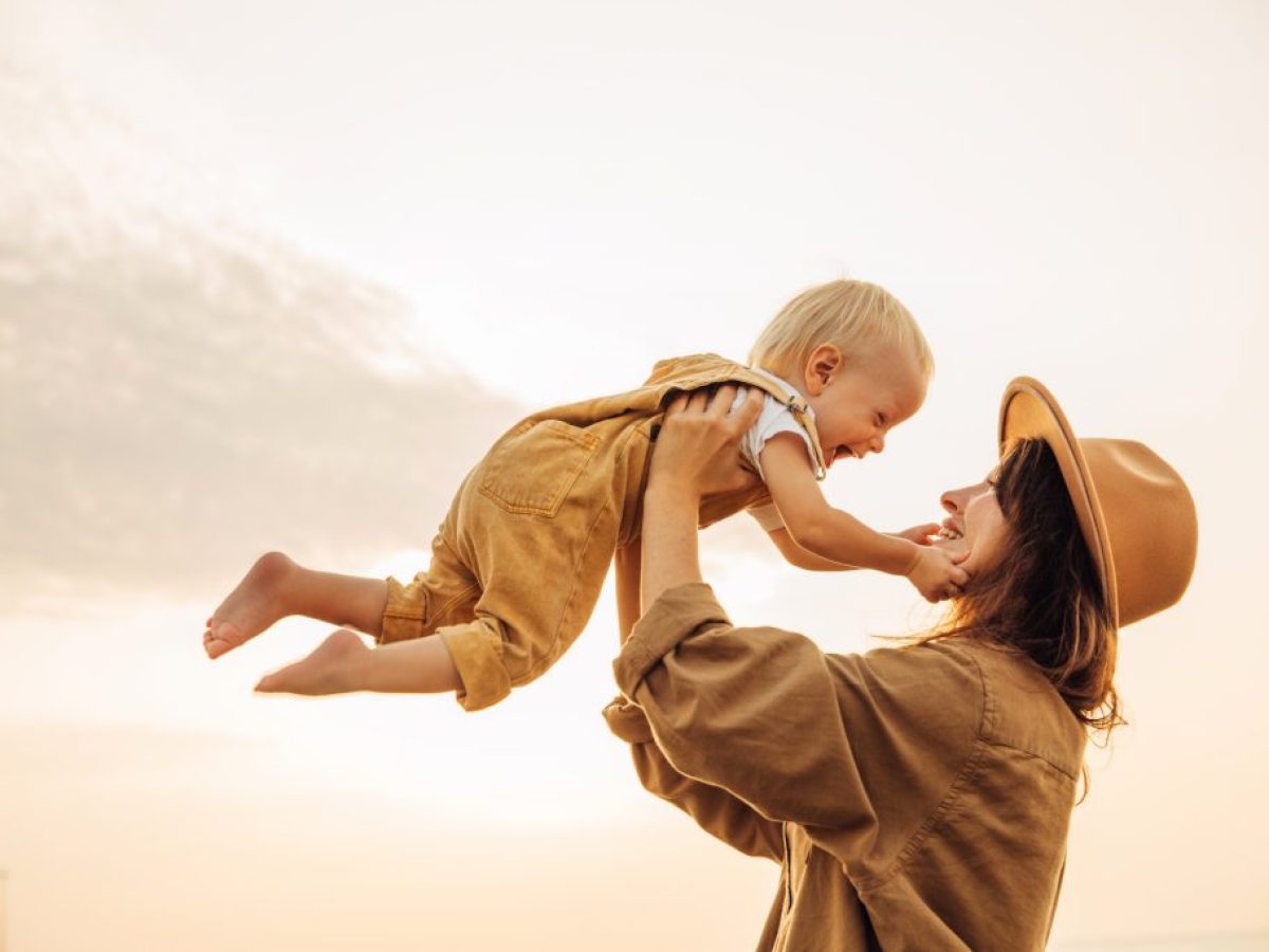 Από το πρώτο βήμα στα «terrible twos»: Έτσι ξεκινά η μεγάλη εξερεύνηση για το παιδί