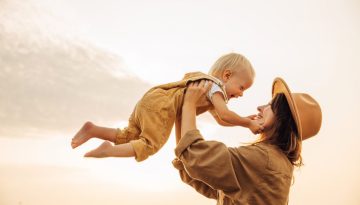Από το πρώτο βήμα στα «terrible twos»: Έτσι ξεκινά η μεγάλη εξερεύνηση για το παιδί