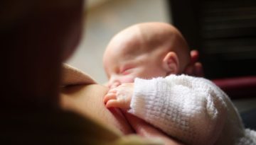 Μελέτη: Θηλασμός έως 6 μήνες συνδέεται με μειωμένα συμπτώματα ΔΕΠΥ – Childit